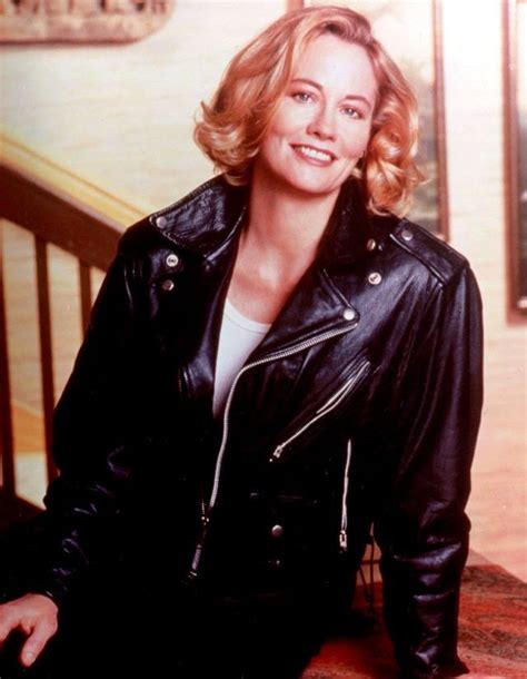 18 Fascinating Color Photographs of a Young Cybill Shepherd in。